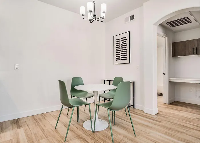 Boulevard Luxe 1br By Stadium Pool Parking Gym 09 Apartment Glendale