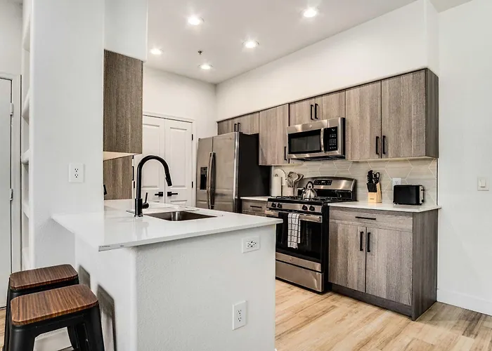 Boulevard Luxe 1br By Stadium Pool Parking Gym 09 * Glendale